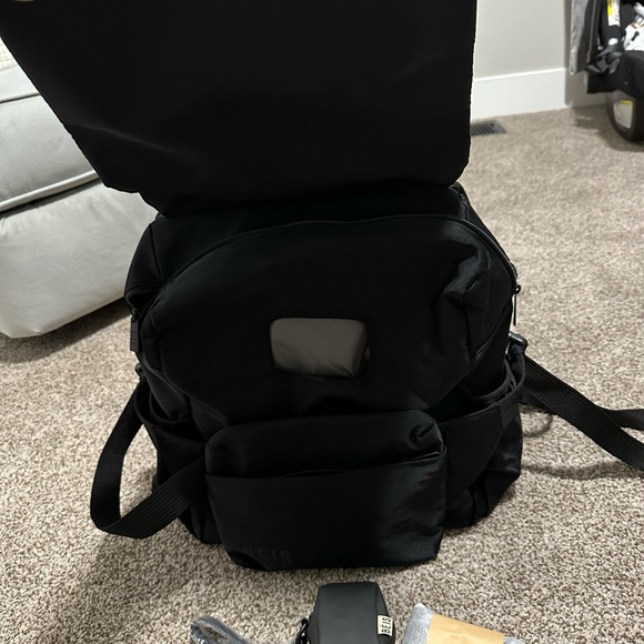 Beis ultimate diaper bag - Picture 3 of 6